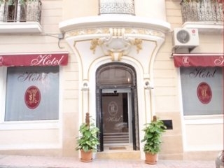 Imagen de los exteriores del Hotel St. Foto 4