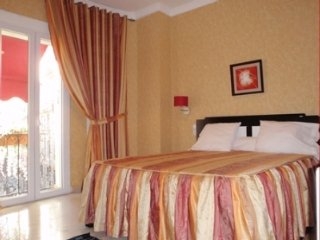 Imagen del bar/restaurante del Hotel St. Foto 2