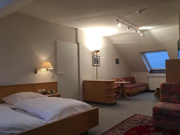 Imagen de la habitación del Hotel St Fiacre. Foto 5