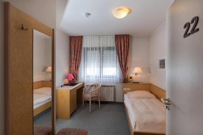 Imagen de la habitación del Hotel St Fiacre. Foto 7