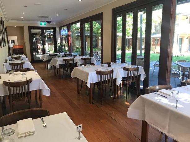 Imagen del bar/restaurante del Hotel St Francis Winery. Foto 2