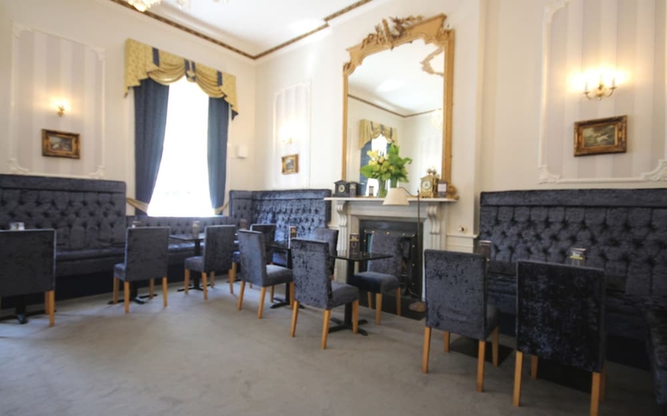 Imagen del bar/restaurante del Hotel St. George By Nina. Foto 3