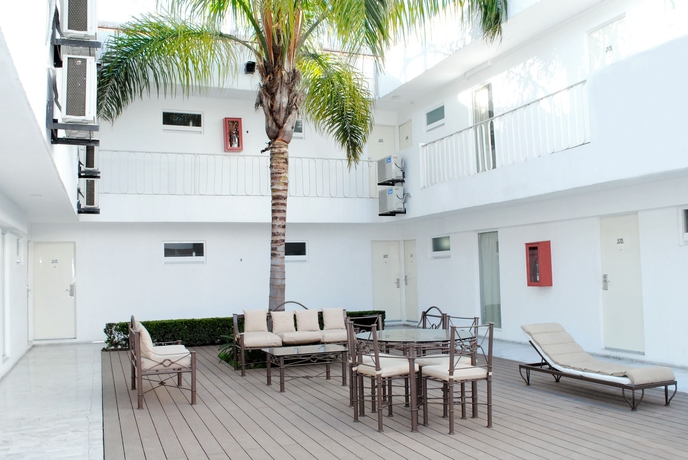 Imagen de la piscina del Hotel St George, Celaya. Foto 16
