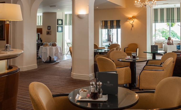 Imagen del bar/restaurante del Hotel St George's. Foto 5