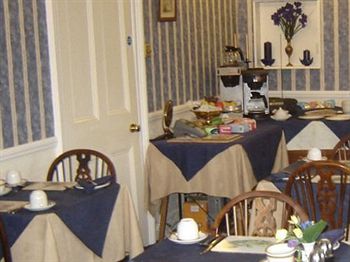 Imagen del bar/restaurante del Hotel St George's House. Foto 2