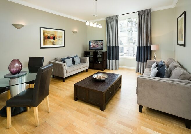 Imagen de la habitación del Hotel St. Giles Apartment. Foto 18