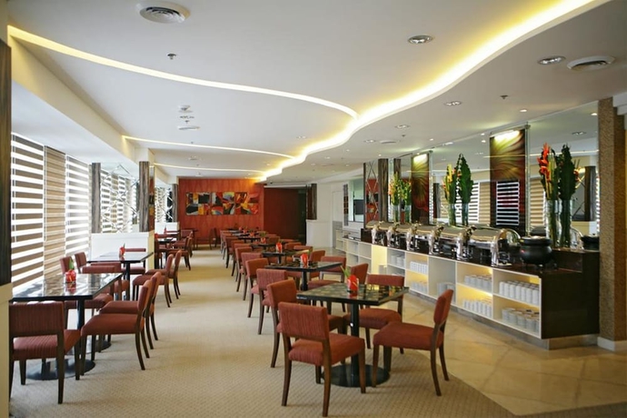 Imagen del bar/restaurante del Hotel St Giles Makati. Foto 2