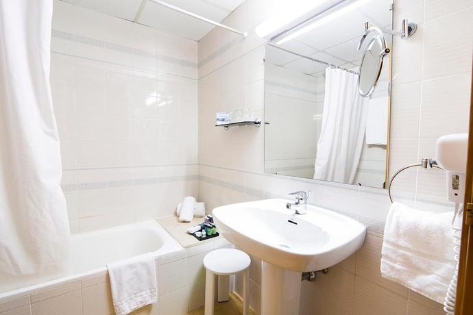 Imagen de la habitación del Hotel St. Gothard. Foto 12