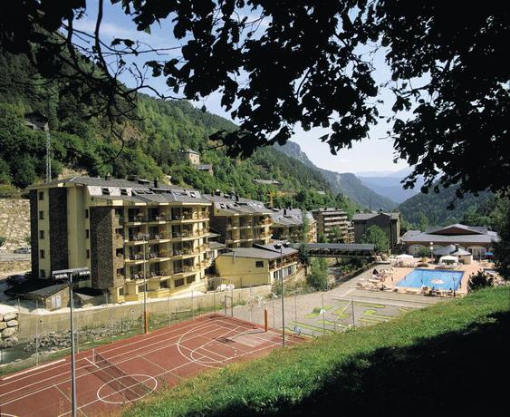 Imagen de los exteriores del Hotel St. Gothard. Foto 15