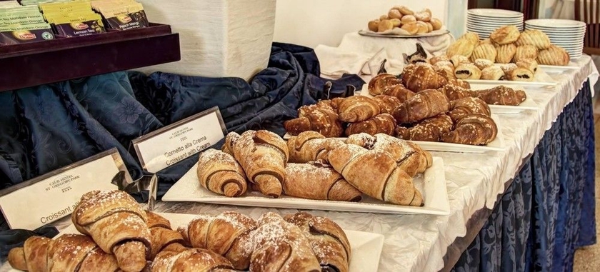 Imagen del bar/restaurante del Hotel St. Gregory Park. Foto 2