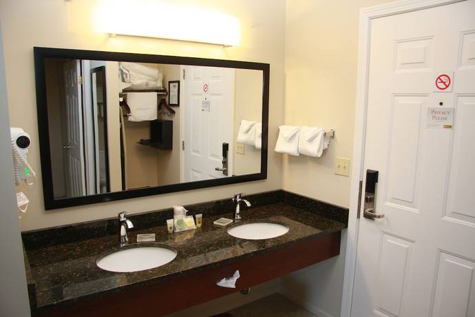 Imagen de la habitación del Hotel St. Ignace Budget Host Inn. Foto 16
