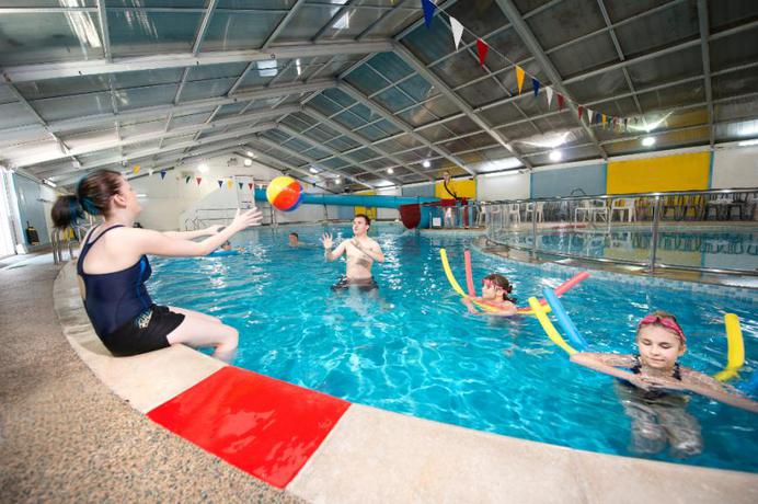Imagen de la piscina del Hotel St Ives Holiday Village. Foto 8