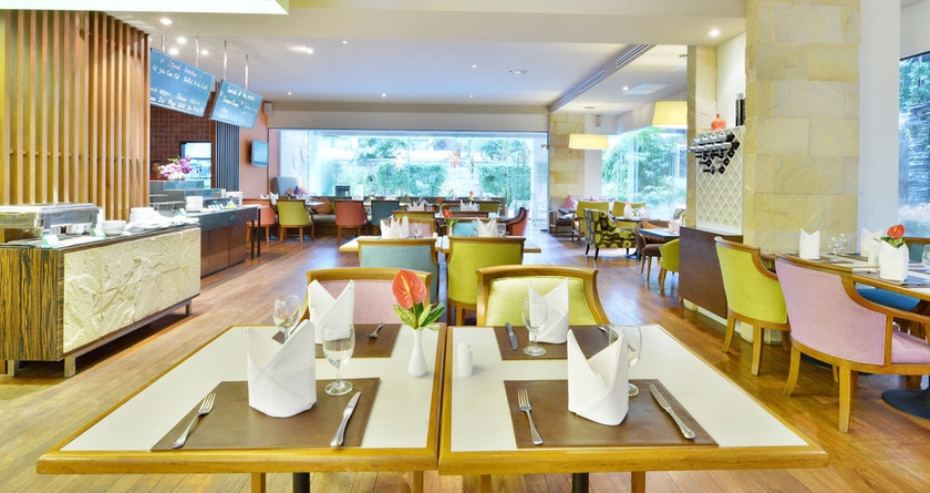 Imagen del bar/restaurante del Hotel St James, Bangkok. Foto 4
