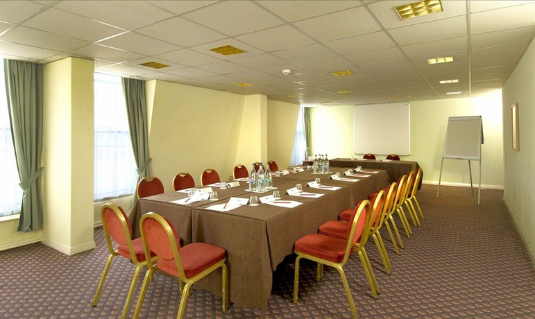 Imagen de los interiores del Hotel St James. Foto 12