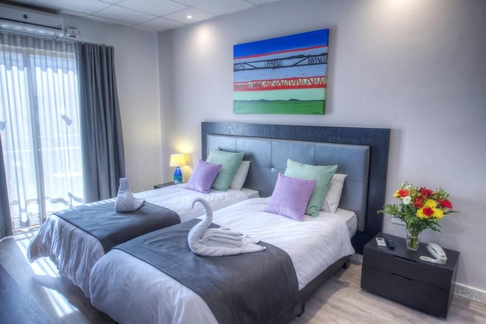 Imagen de la habitación del Hotel St Julians Bay. Foto 2