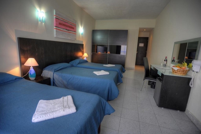 Imagen de la habitación del Hotel St Julians Bay. Foto 5