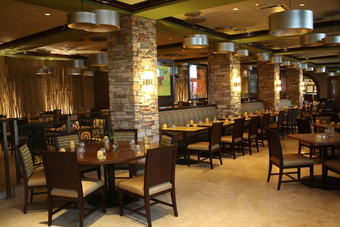 Imagen del bar/restaurante del Hotel St. Kitts Marriott Resort And The Royal Beach Casino. Foto 4