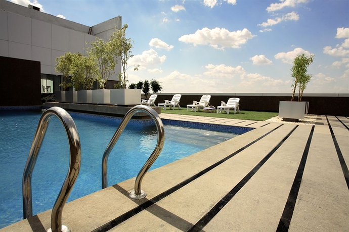 Imagen de la piscina del Hotel St Laurn Koregaon Park Pune. Foto 5