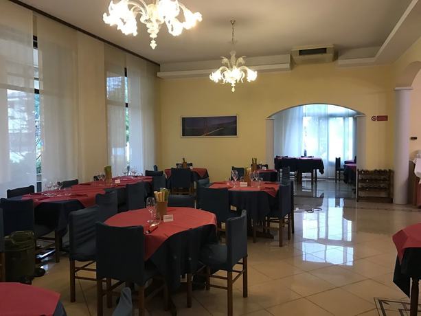 Imagen del bar/restaurante del Hotel St. Louis. Foto 2