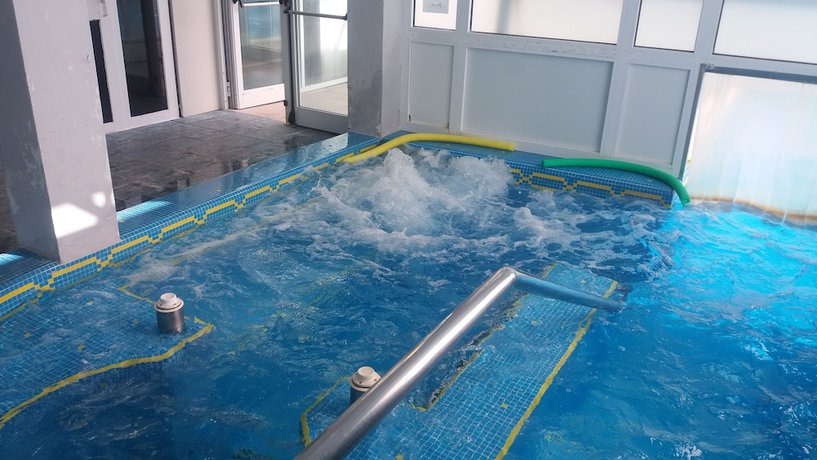 Imagen de la piscina del Hotel St. Louis. Foto 16