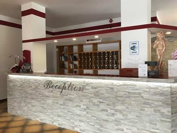 Imagen de los interiores del Hotel St. Louis. Foto 11