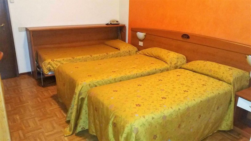 Imagen de la habitación del Hotel St. Louis. Foto 9