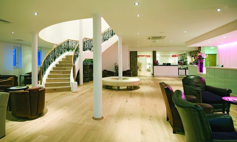 Imagen de los interiores del Hotel St Moritz. Foto 19