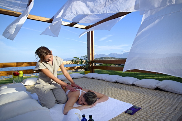 Imagen general del Hotel St. Nicolas Bay Resort and Villas. Foto 2