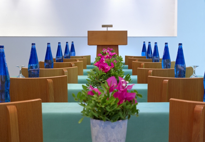 Imagen de los interiores del Hotel St. Nicolas Bay Resort and Villas. Foto 15