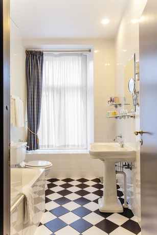 Imagen de la habitación del Hotel St Petersbourg. Foto 6