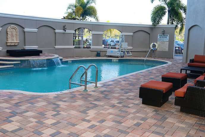 Imagen de la piscina del Hotel St. Petersburg Marriott Clearwater. Foto 19