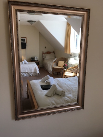 Imagen de la habitación del Hotel St Raphael Guest House. Foto 3