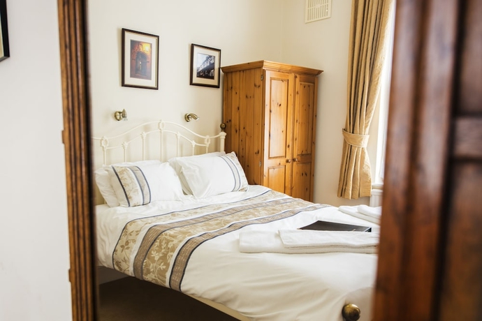 Imagen de la habitación del Hotel St Raphael Guest House. Foto 11