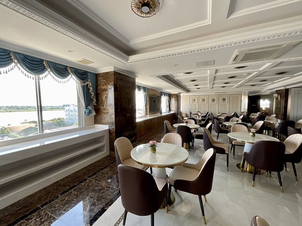Imagen del bar/restaurante del Hotel St Wattay Airport. Foto 2