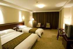 Imagen de la habitación del Hotel St.Tropez All Suites. Foto 2