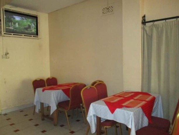 Imagen del bar/restaurante del Hotel Stadium Holiday Inn Mombasa. Foto 2