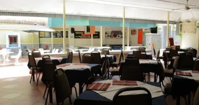 Imagen del bar/restaurante del Hotel Stadium Holiday Inn Mombasa. Foto 3
