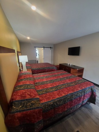 Imagen de la habitación del Hotel Stadium Inn and Spas. Foto 3