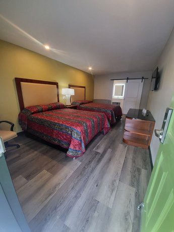Imagen de la habitación del Hotel Stadium Inn and Spas. Foto 12