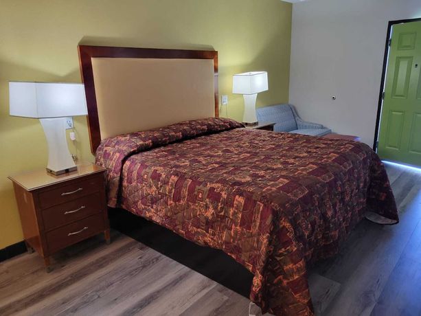 Imagen de la habitación del Hotel Stadium Inn and Spas. Foto 17