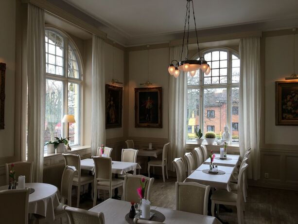 Imagen del bar/restaurante del Hotel Stadshotellet I S&ouml;lvesborg. Foto 18
