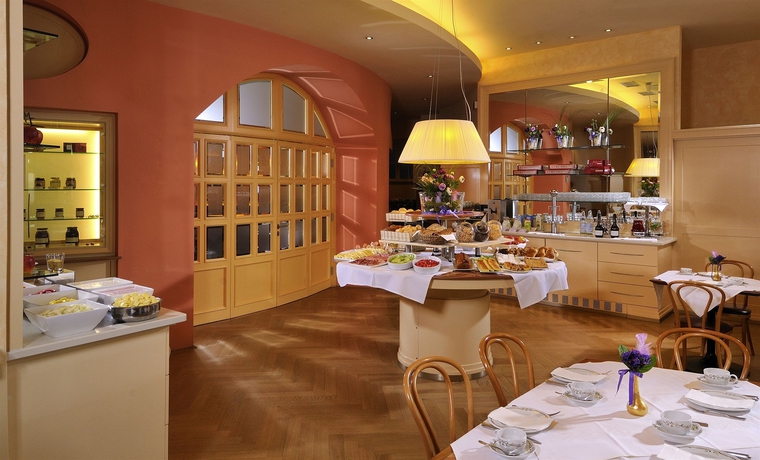 Imagen del bar/restaurante del Hotel Stadt Citta. Foto 6