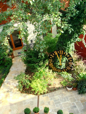 Imagen de los exteriores del Hotel Stadthalle. Foto 9