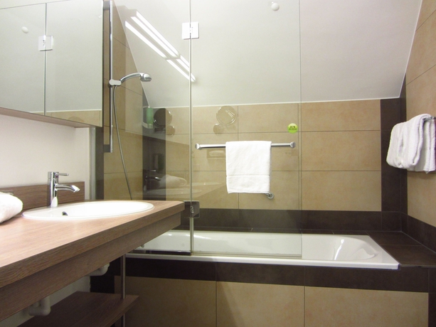 Imagen de la habitación del Hotel Stadthalle. Foto 6