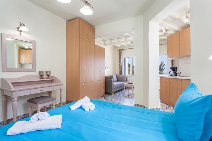 Imagen de la habitación del Hotel Stafylos Suites Boutique. Foto 8