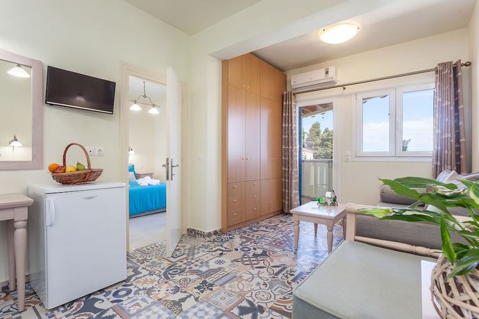 Imagen de la habitación del Hotel Stafylos Suites Boutique. Foto 9