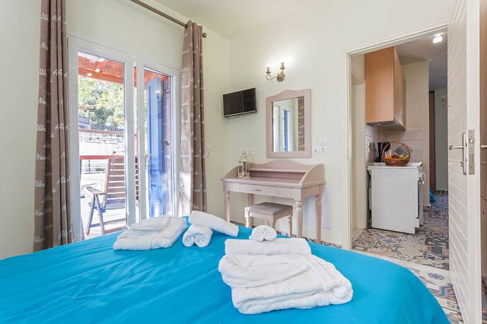 Imagen de la habitación del Hotel Stafylos Suites Boutique. Foto 18