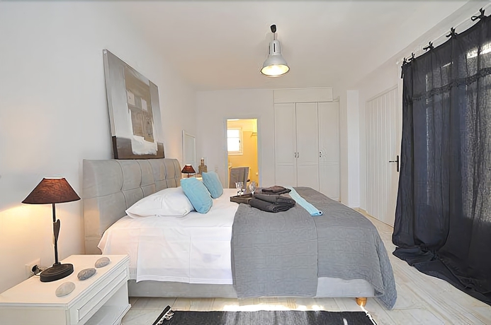 Imagen de la habitación del Hotel Stagones Luxury Villas. Foto 7