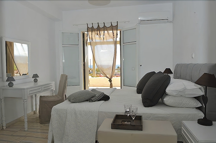 Imagen de la habitación del Hotel Stagones Luxury Villas. Foto 15