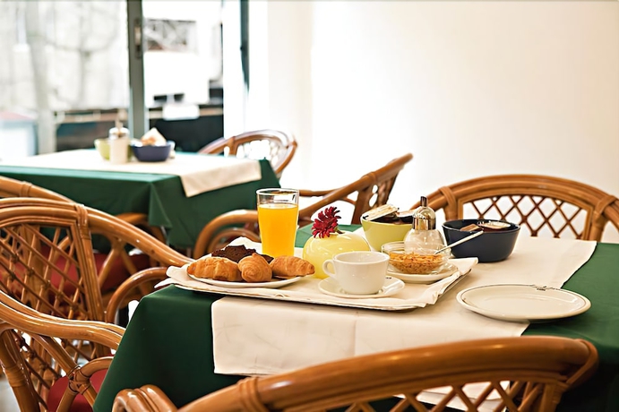 Imagen del bar/restaurante del Hotel Stalis, Atenas. Foto 4
